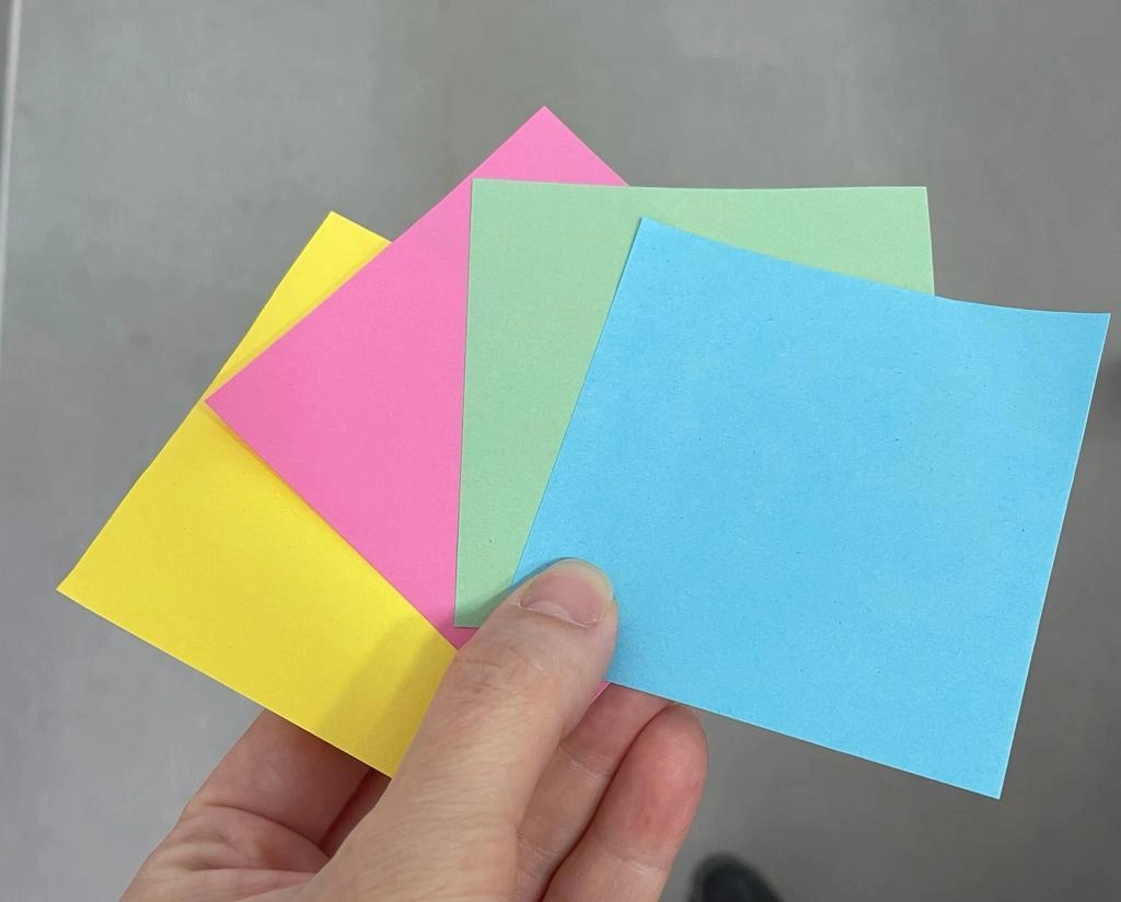 Bloco Autocolante Compacto - Bloco tipo post it, ideal para escritórios, eventos, treinamentos, escolas e ações promocionais.