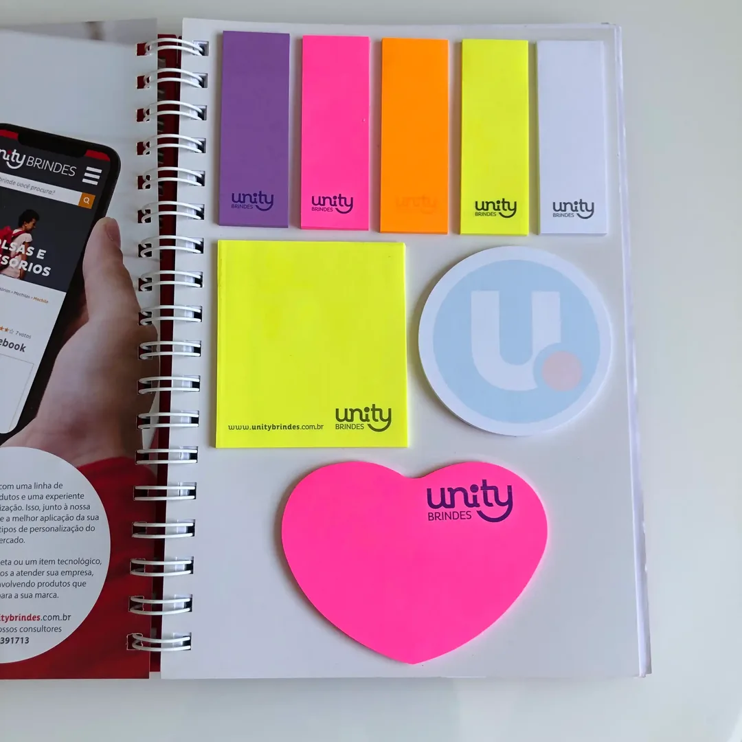 Bloco Autocolante Integrado - Opção de blocos autocolantes personalizados, valor agregado ao caderno.