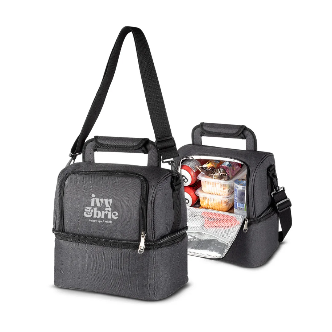 Bolsa Térmica com Dois Compartimentos - Bolsa térmica em poliéster, com bolso frontal, alça de mão e alça de ombro, com 2 compartimentos térmicos. 40 x 29 x 23 cm.