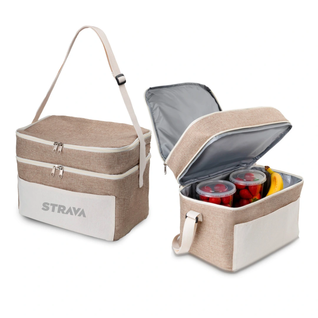 Bolsa Térmica em Juta Sintética - Bolsa térmica com 2 compartimentos, em juta sintética e bolso em algodão, interior costurado revestido em PEVA (alternativa ecológica ao PVC), com alça de ombro. Capacidade de até 14 litros. 24 x 30 x 20 cm.