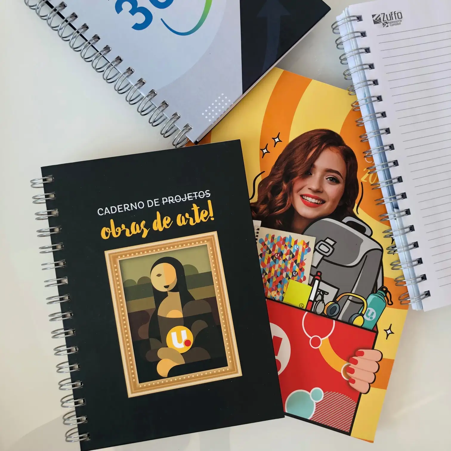 Caderno Capa Colorida - Caderno personalizado com capa e contracapa com layout colorido.
