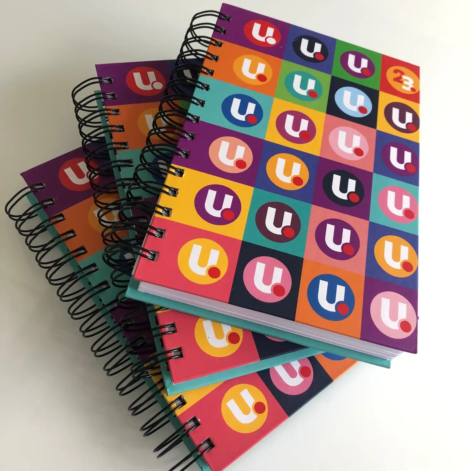 Caderno com Capa Exclusiva - Crie capas únicas para o caderno de sua empresa.