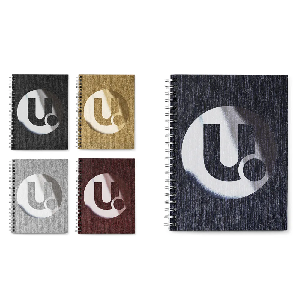 Caderno Capa Metalizada - Caderno com capa metalizada, personalizado. Seu logo em um caderno que acompanha ideias, reuniões e novos projetos.