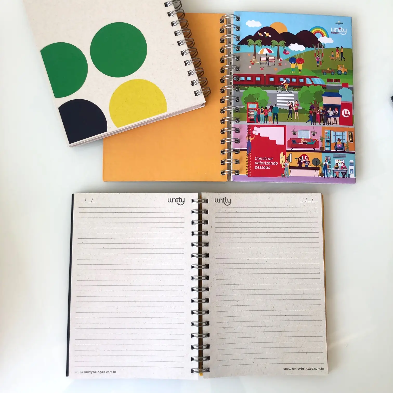 Caderno Ecológico - Caderno com capa e miolo produzido com papel reciclado.