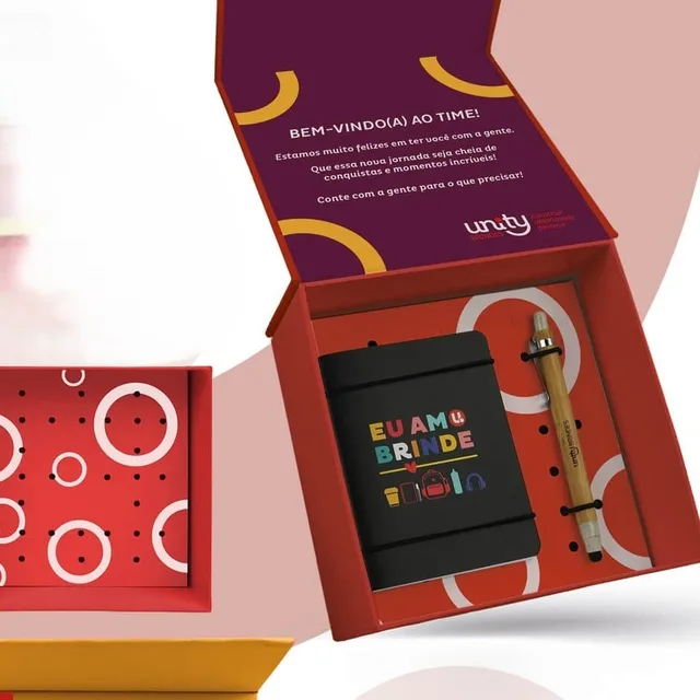 Caixas personalizadas para transformar brindes em experiências - caixa com berço interno que protege o brinde e valoriza a apresentação.
