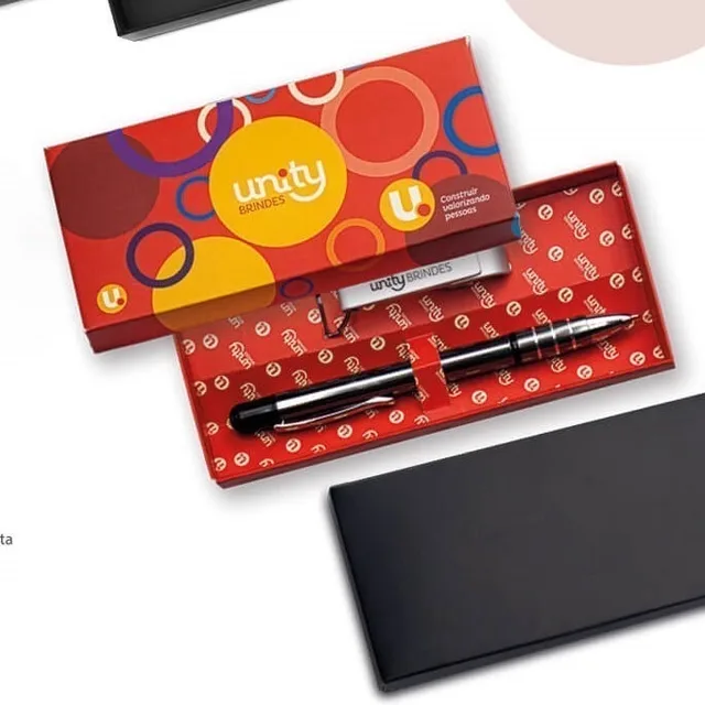 Caixa Kit Personalizada Caneta e Chaveiro - combinação prática e elegante para eventos corporativos.