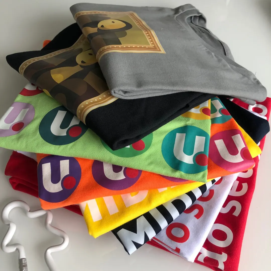 Camisetas Personalizadas - Estampas exclusivas com a identidade visual da empresa, ótimas para equipes, uniformes e eventos promocionais.