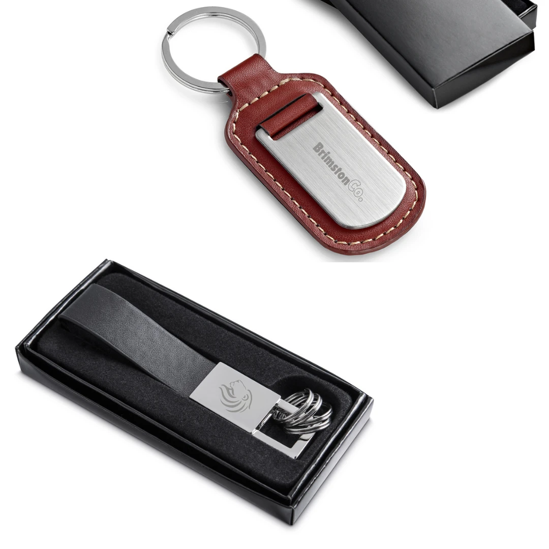 Chaveiro Couro Sintético e Metal - Chaveiro em couro sintético e metal, acompanha caixa para presente. Personalização em gravação a laser.