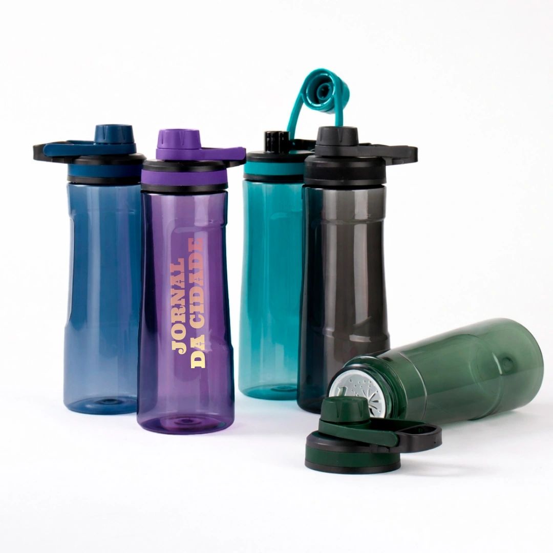 Garrafa Plástica com Escala de Volume - Garrafa Plástica 750ml. Cor: azul. Medida: 237mm x 99mm x 55mm. Capacidade: 750ml.