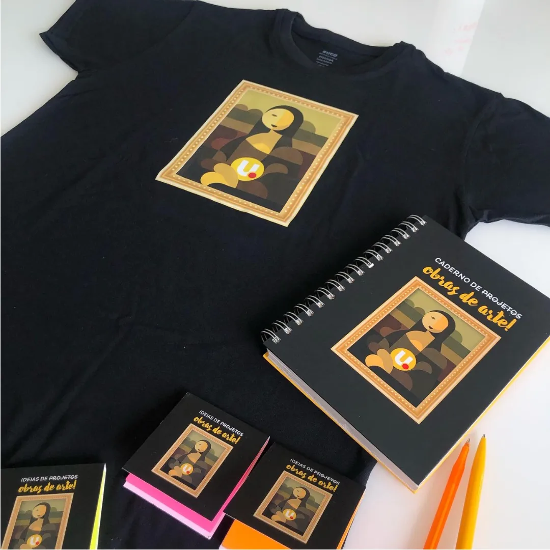 Kit Corporativo com Camiseta - Kit corporativo personalizado com camiseta e materiais de apoio, criando uma experiência de marca integrada.