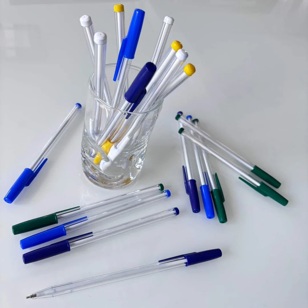 ZeroStic Clear (variação) - caneta com tampa Newpen, corpo transparente
