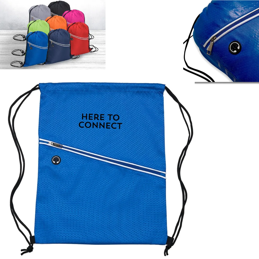 Sacochila Impermeável - Sacochila impermeável em fibra de poliéster, com bolso diagonal na parte frontal com entrada para fones de ouvido e alças de nylon. 39 x 35 cm.